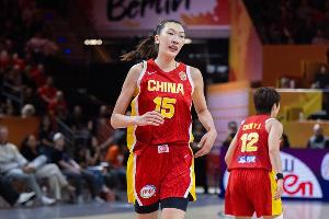 顶住！中国女篮三节55分领先意大利13分 美国对阵意大利全场55-52