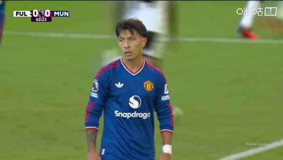 曼联0-1落后富勒姆！拉门斯扑救不远，利马反应不及自摆乌龙！【独家看英超就在咪咕】